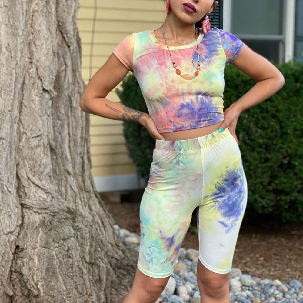 ‼️ Tie Dye Two Piece Crop Top Biker Shorts Set - Picture 8 of 8